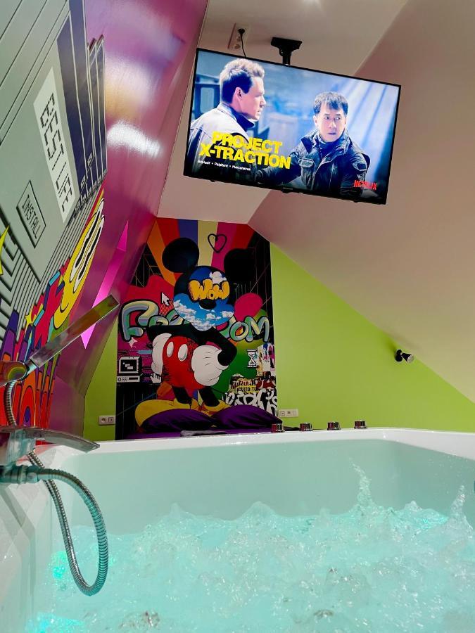 Capsule Forever Young - Jacuzzi - Sauna - Billard - Arcade De Jeux - Netflix & Home Cinema - Ping Pong Hastiere-par-dela Buitenkant foto