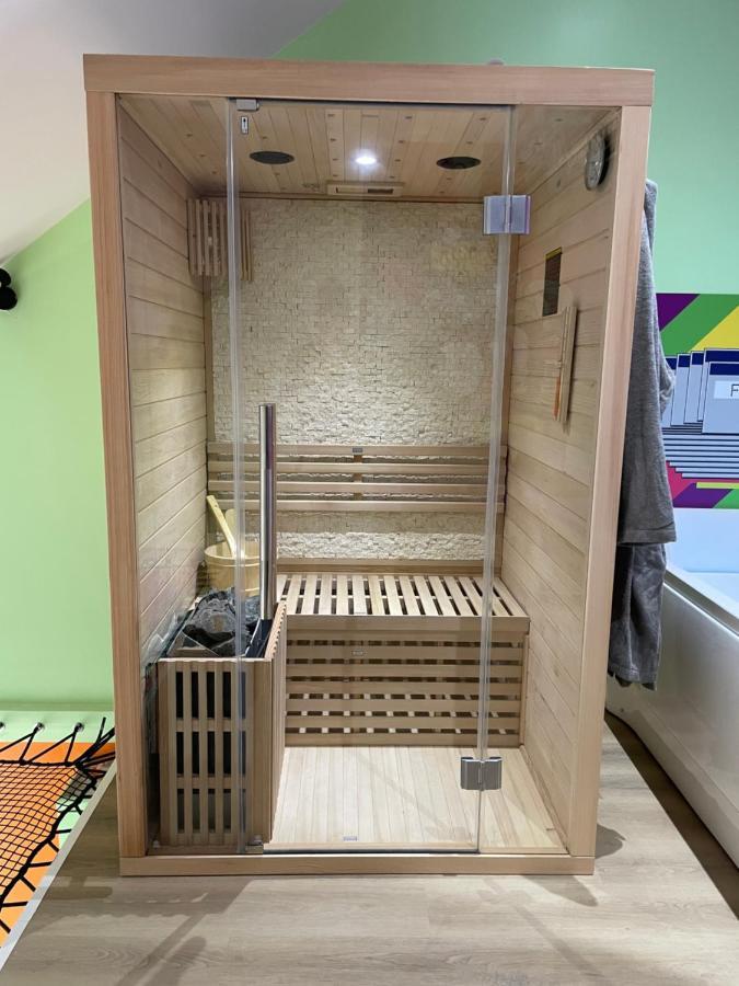 Capsule Forever Young - Jacuzzi - Sauna - Billard - Arcade De Jeux - Netflix & Home Cinema - Ping Pong Hastiere-par-dela Buitenkant foto